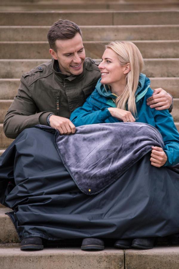 HEAT HOLDERS Outdoor Blanket with Waterproof Backing