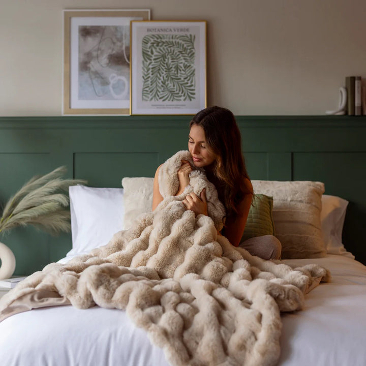 HEAT HOLDERS Faux Fur Luxury Thermal Blanket