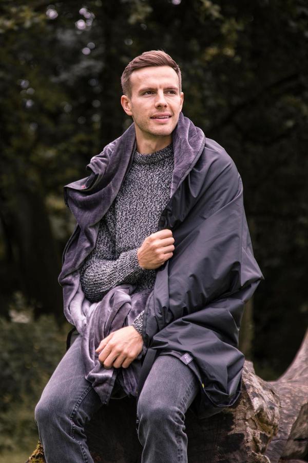 HEAT HOLDERS Outdoor Blanket with Waterproof Backing